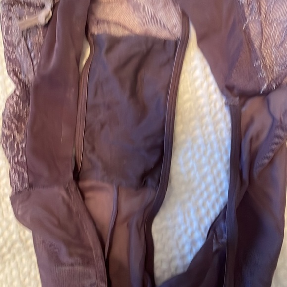NWOT Victorias Secret Unlined Purple/Mauve Lace Bra & Panty set 38D/XL - Picture 3 of 8
